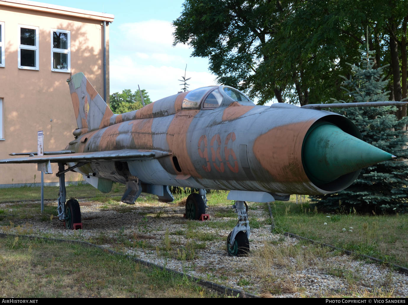 Aircraft Photo of 986 | Mikoyan-Gurevich MiG-21SPS-K | East Germany - Air Force | AirHistory.net #652026