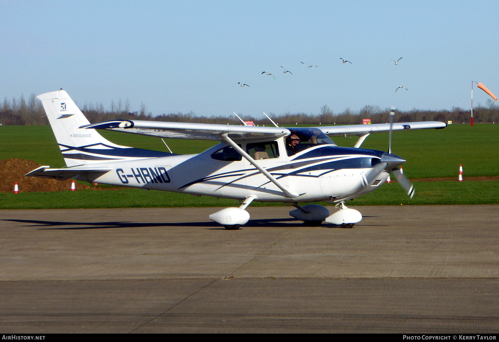 Aircraft Photo of G-HRND | Cessna 182T Skylane | AirHistory.net #652104