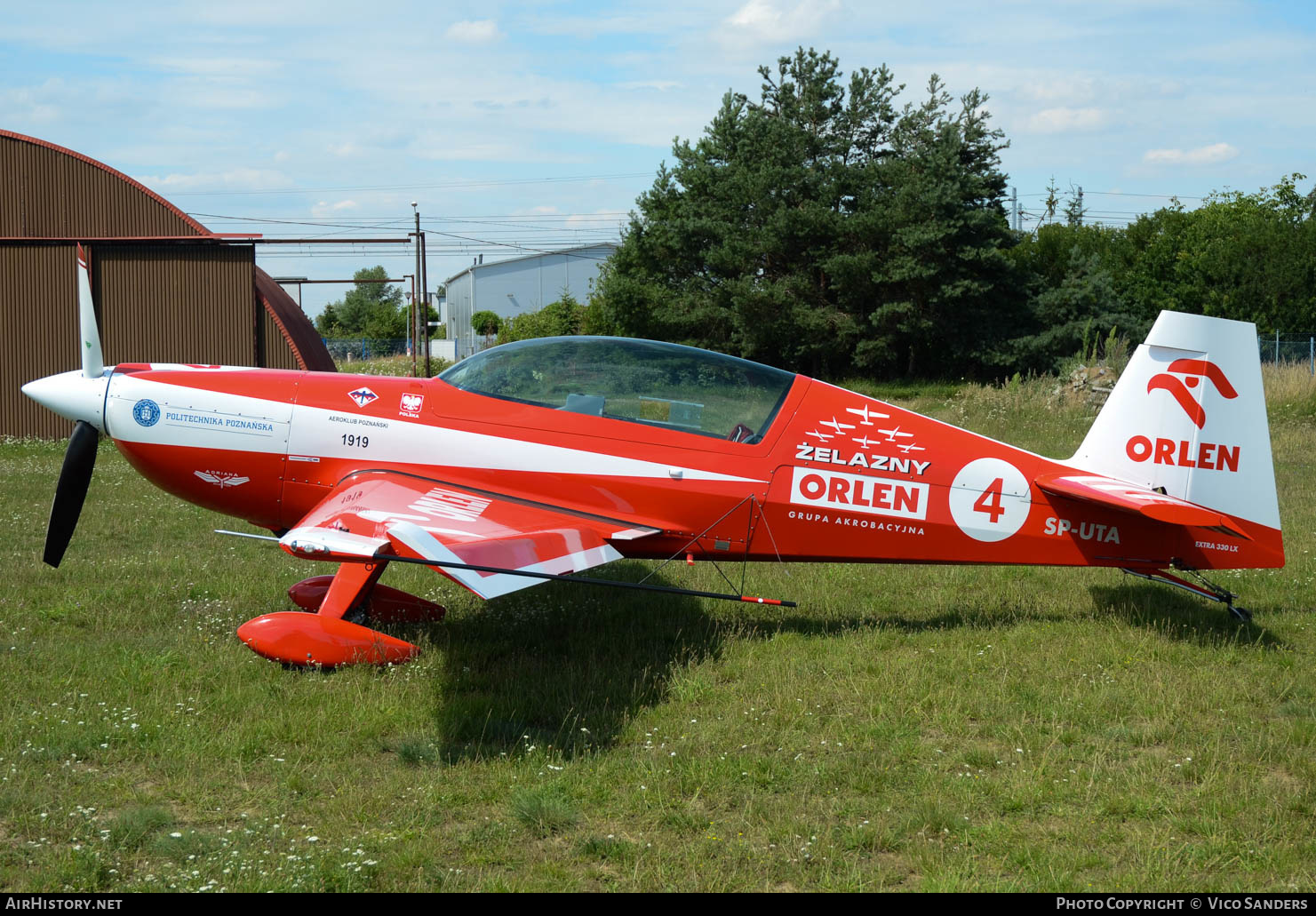 Aircraft Photo of SP-UTA | Extra EA-300LC | Zelazny Aerobatic Team | AirHistory.net #652143