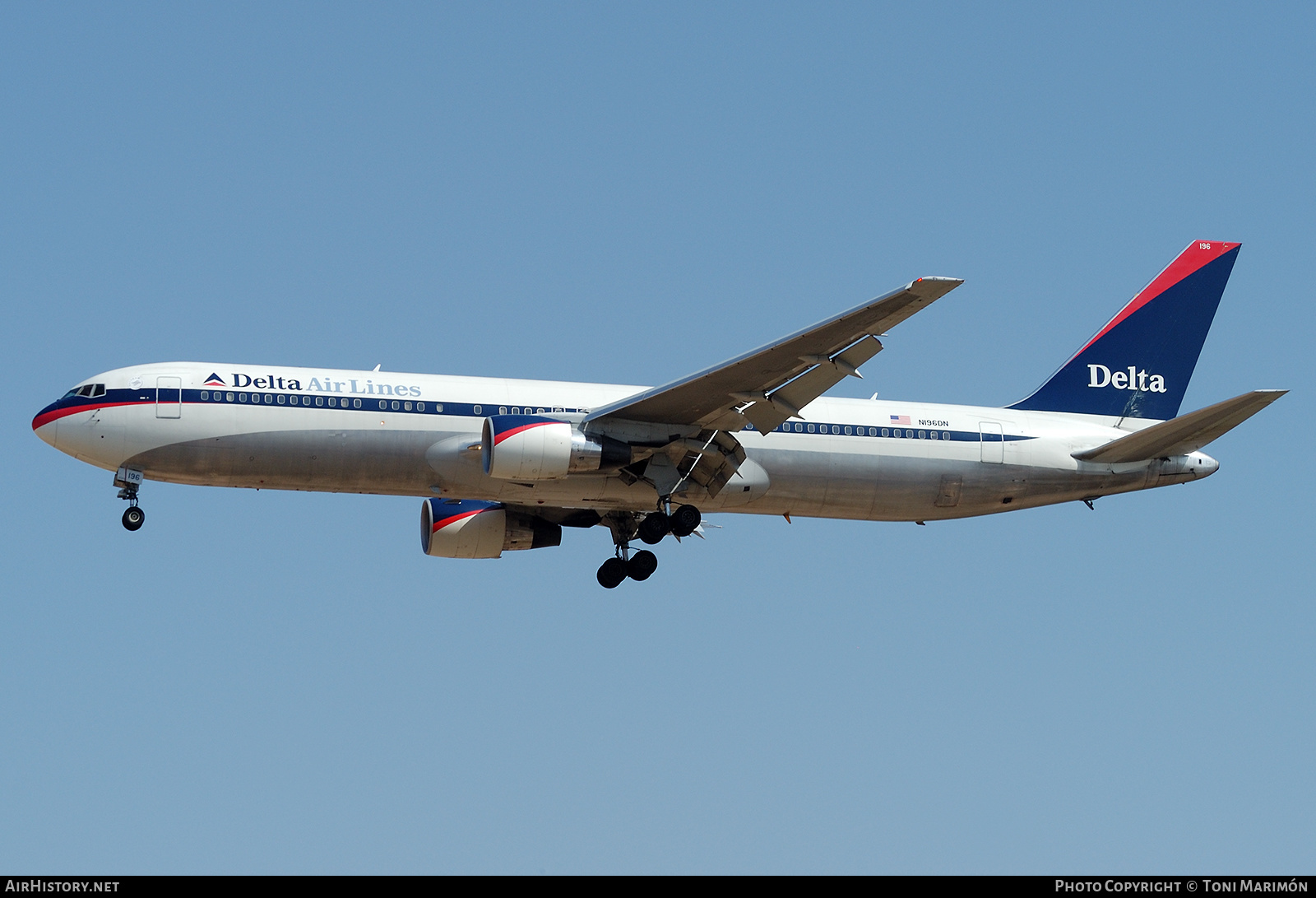 Aircraft Photo of N196DN | Boeing 767-332/ER | Delta Air Lines | AirHistory.net #652241