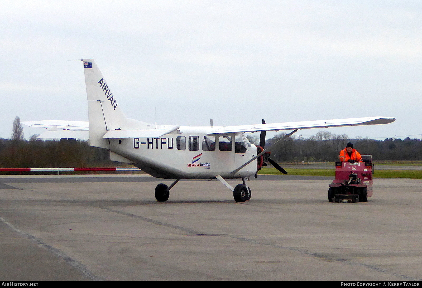 Aircraft Photo of G-HTFU | GippsAero GA8-TC320 Airvan | Skydive London | AirHistory.net #652375