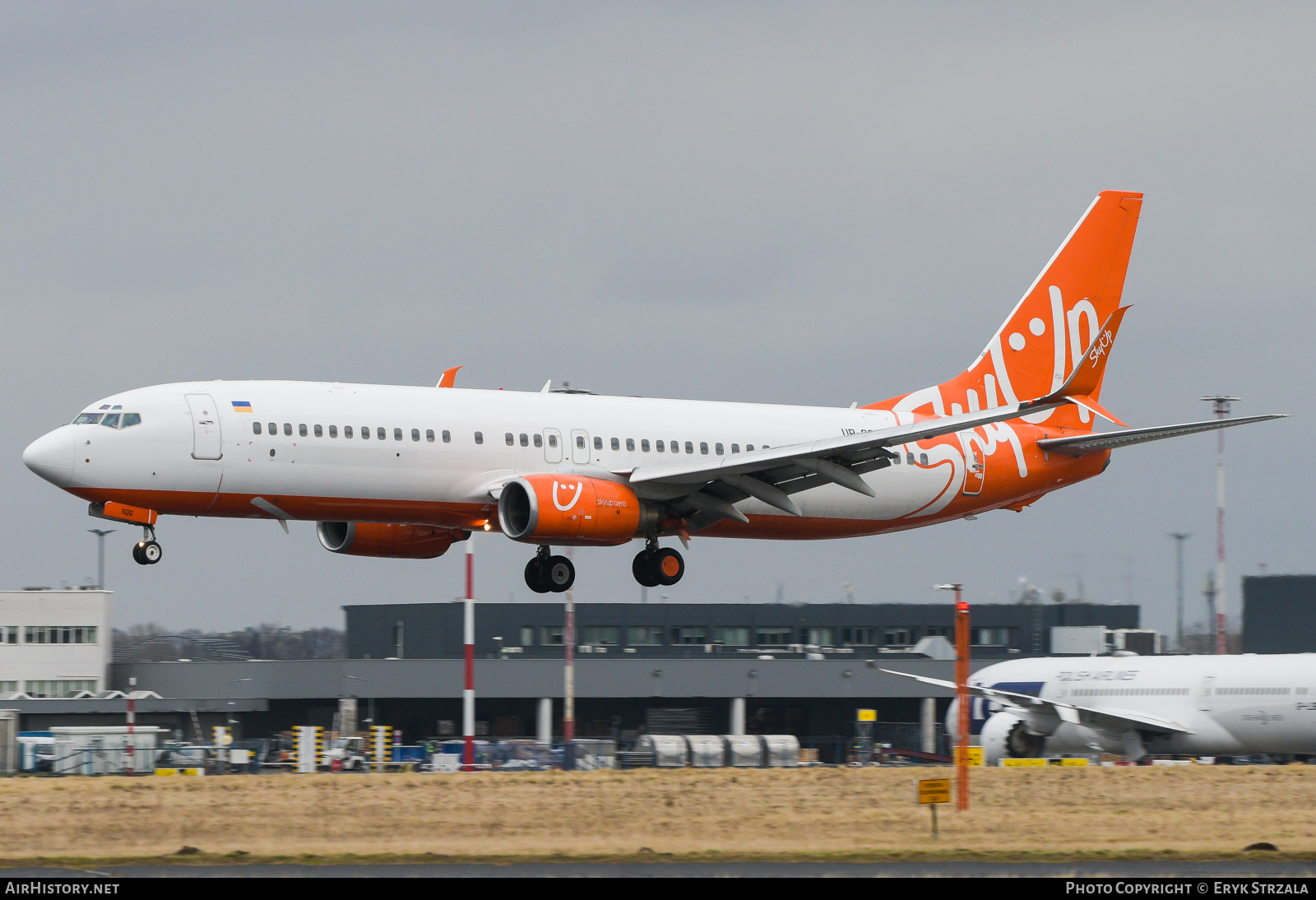 Aircraft Photo of UR-SQG | Boeing 737-8Z0 | SkyUp Airlines | AirHistory.net #652463