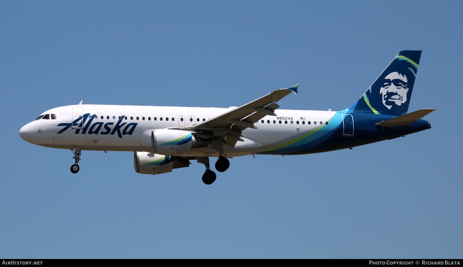 Aircraft Photo of N852VA | Airbus A320-214 | Alaska Airlines | AirHistory.net #652466