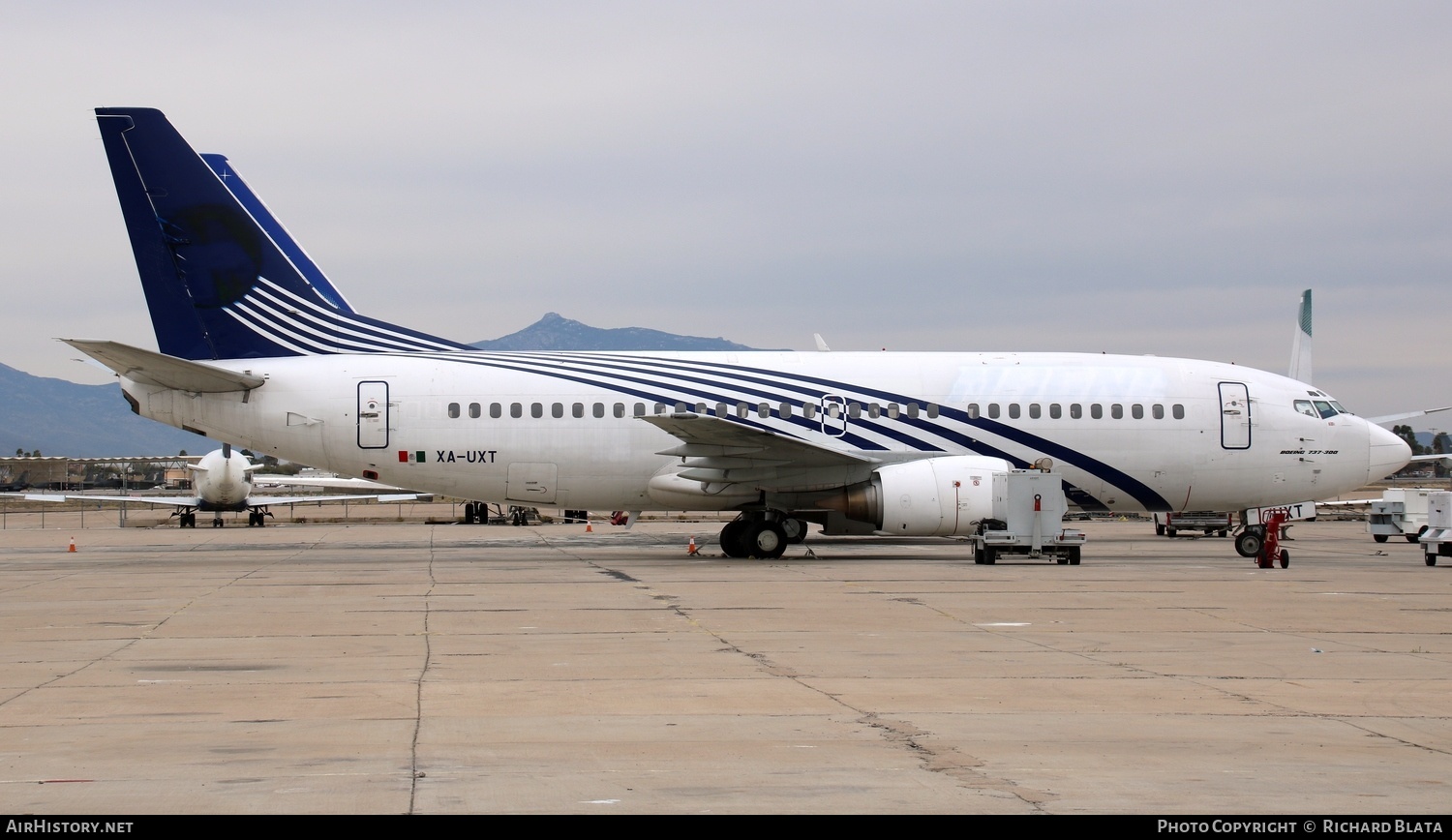 Aircraft Photo of XA-UXT | Boeing 737-322 | AirHistory.net #652513