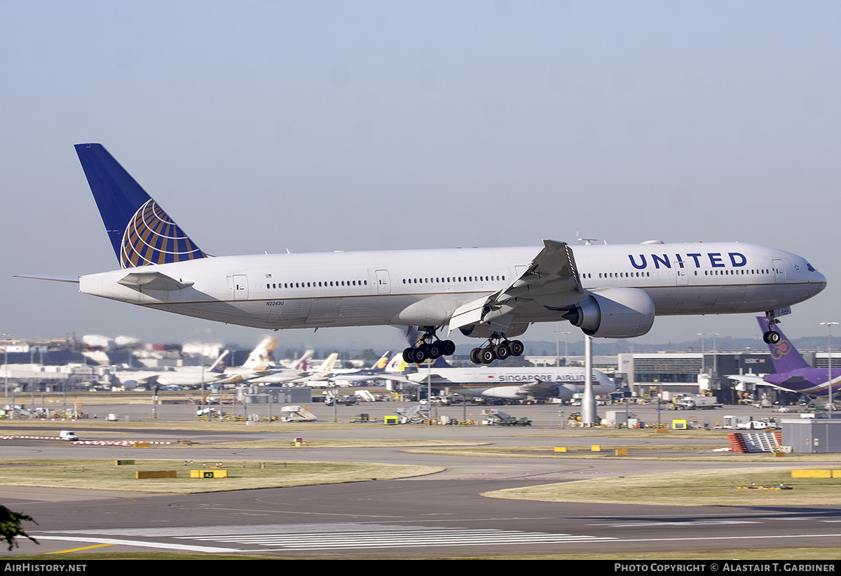 Aircraft Photo of N2243U | Boeing 777-300/ER | United Airlines | AirHistory.net #652657