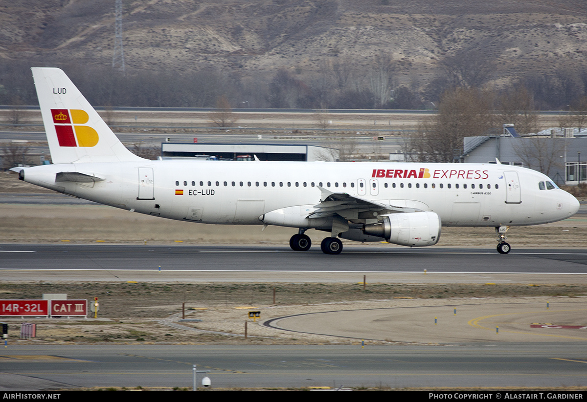 Aircraft Photo of EC-LUD | Airbus A320-214 | Iberia Express | AirHistory.net #652741