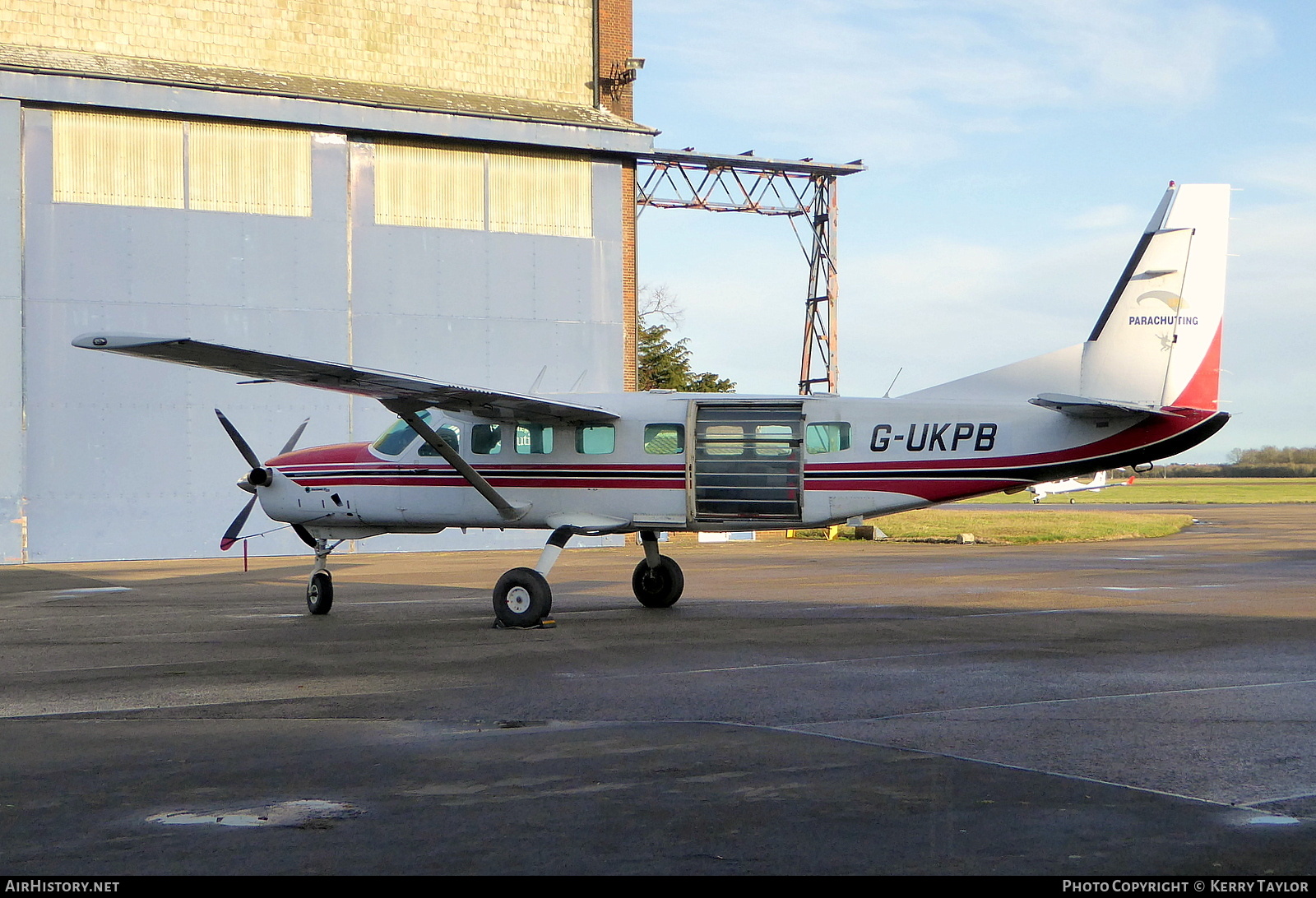 Aircraft Photo of G-UKPB | Cessna 208B Grand Caravan | UK Parachute Services | AirHistory.net #652779