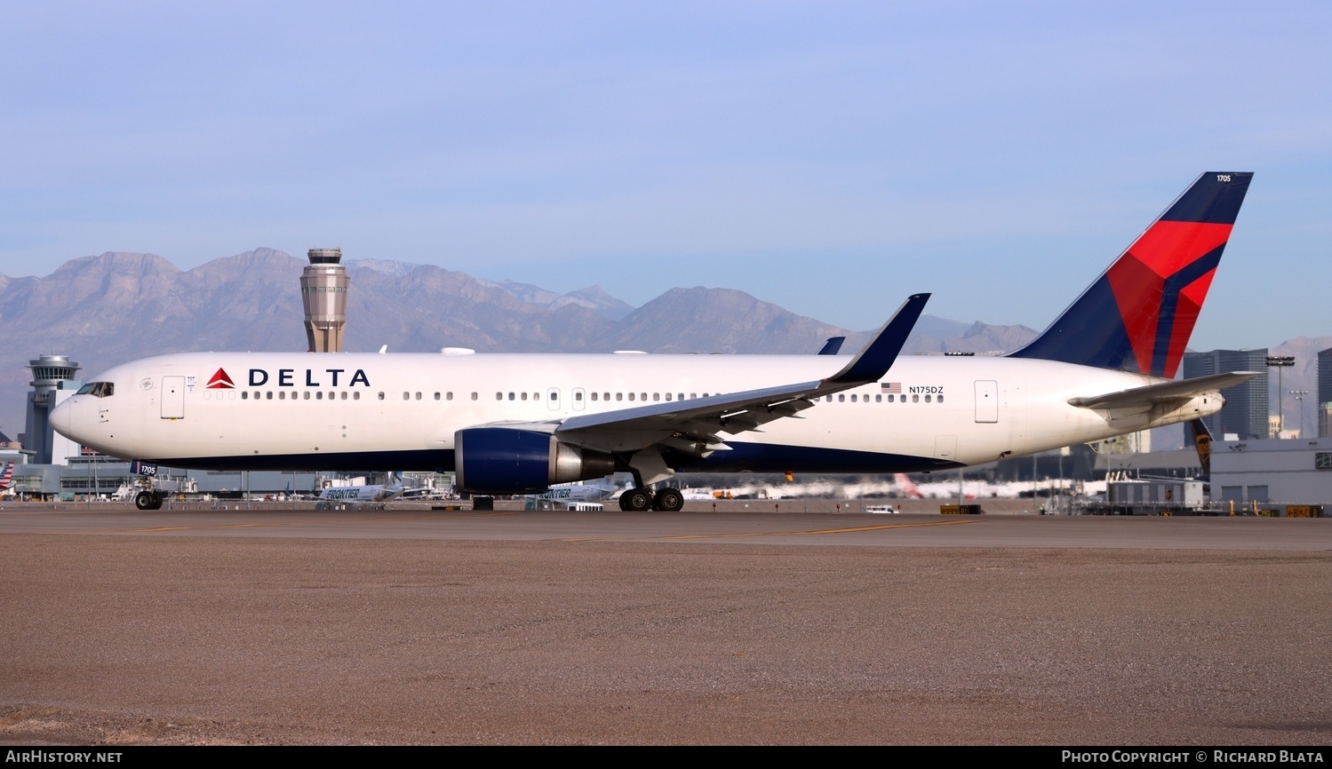 Aircraft Photo of N175DZ | Boeing 767-332/ER | Delta Air Lines | AirHistory.net #652786