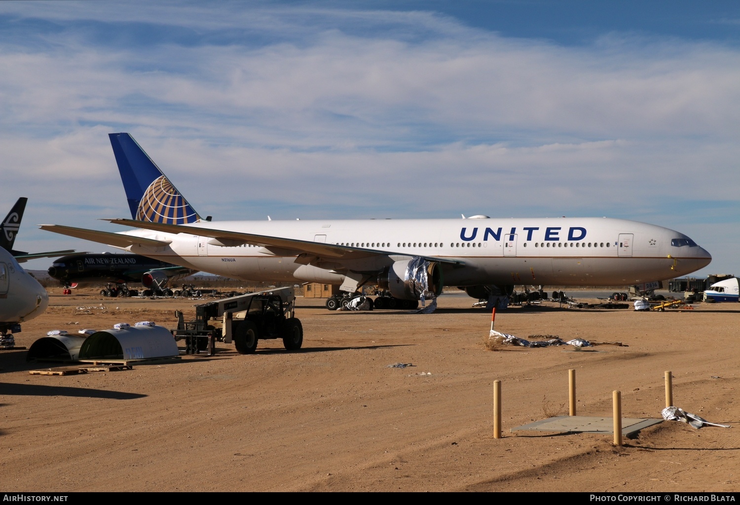 Aircraft Photo of N216UA | Boeing 777-222/ER | United Airlines | AirHistory.net #652790
