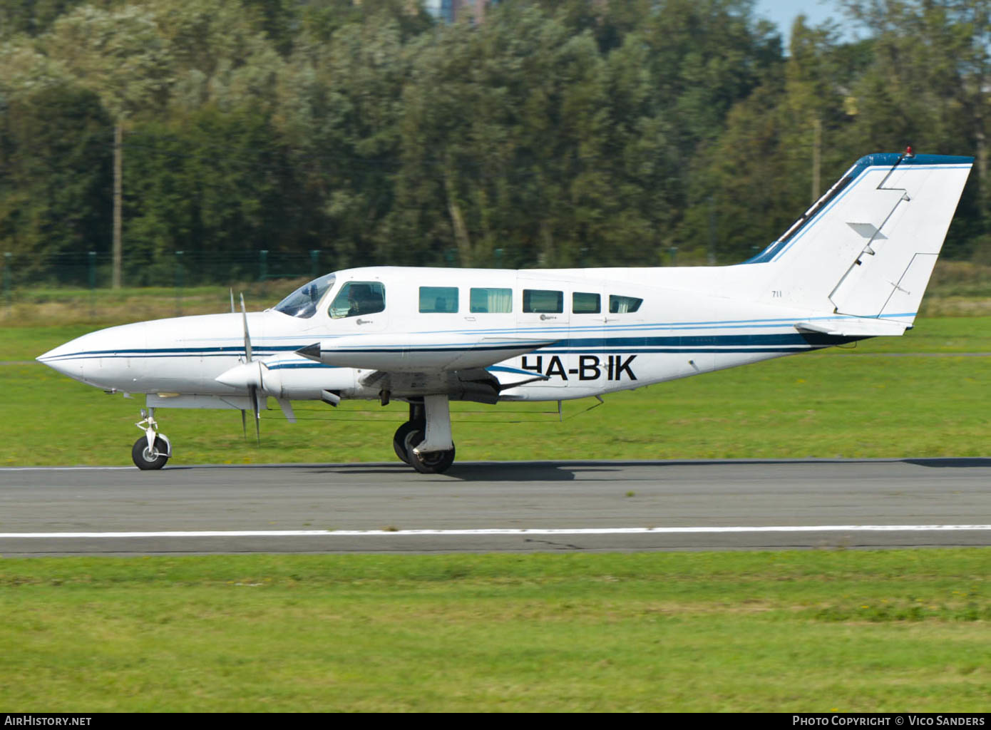 Aircraft Photo of HA-BIK | Cessna 402B Utililiner | AirHistory.net #652922