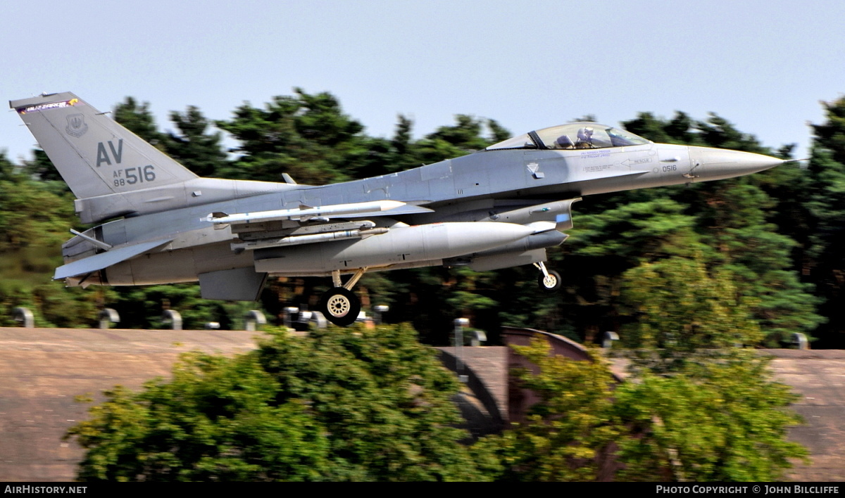 Aircraft Photo of 88-0516 / AF88-516 | General Dynamics F-16CM Fighting Falcon | USA - Air Force | AirHistory.net #653040