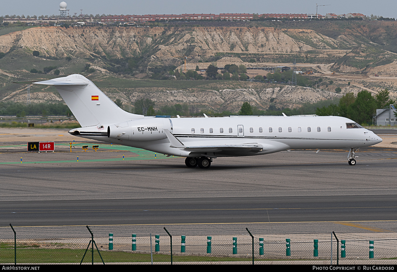 Aircraft Photo of EC-MNH | Bombardier Global Express XRS (BD-700-1A10) | AirHistory.net #653071