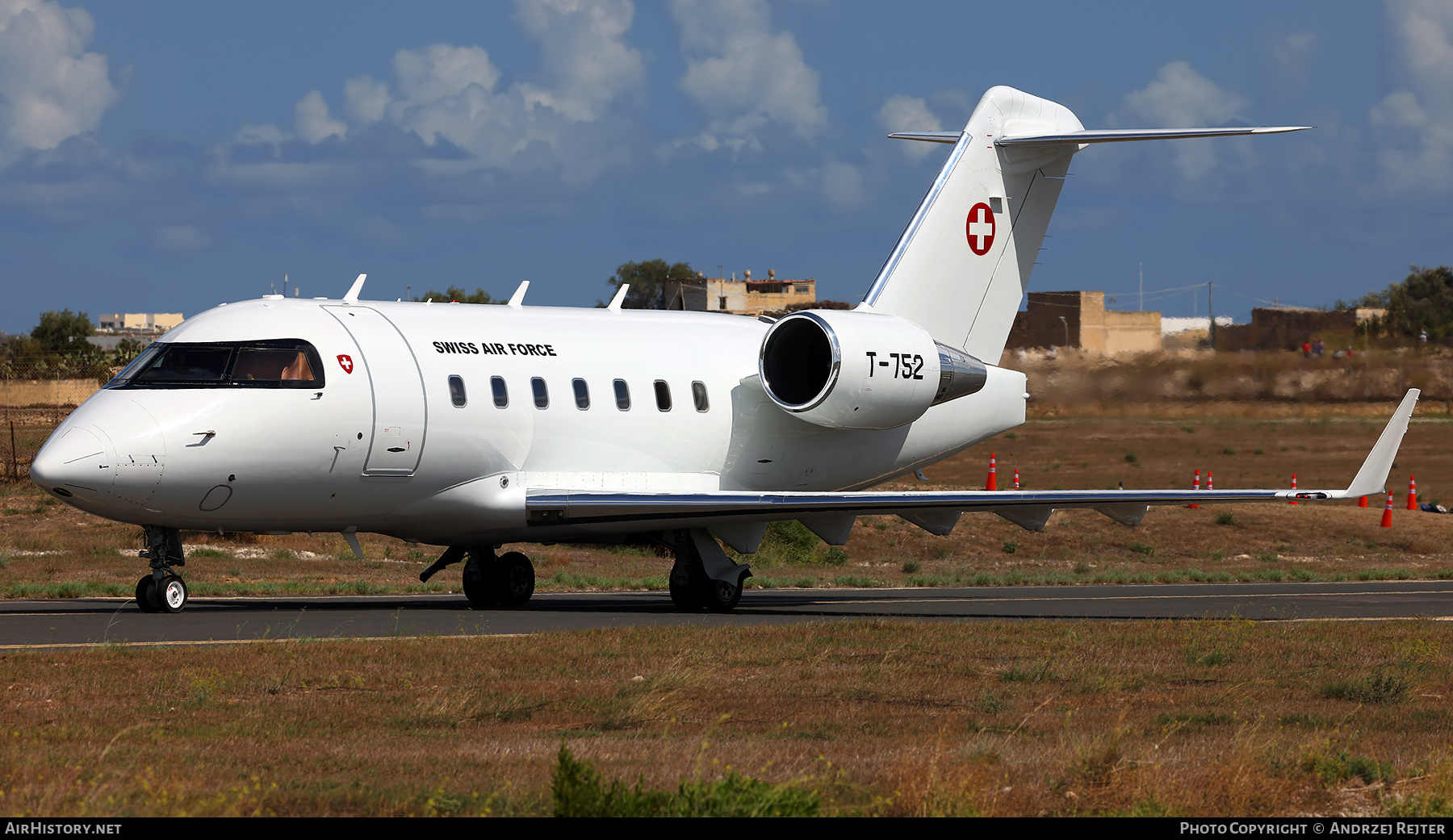 Aircraft Photo of T-752 | Bombardier Challenger 604 (CL-600-2B16) | Switzerland - Air Force | AirHistory.net #653132
