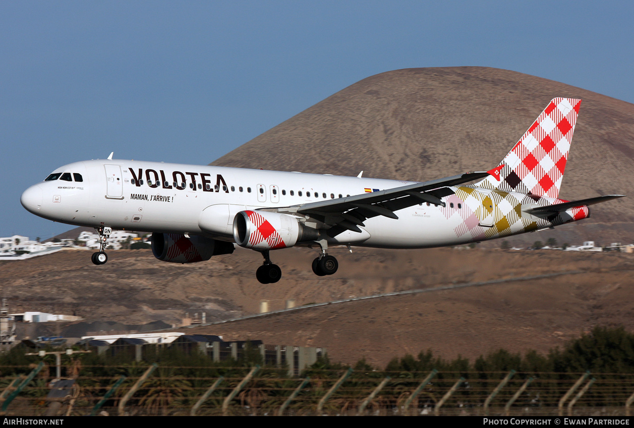 Aircraft Photo of EC-NQN | Airbus A320-214 | Volotea | AirHistory.net #653427