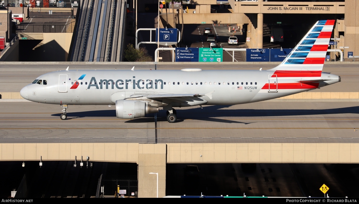Aircraft Photo of N125UW | Airbus A320-214 | American Airlines | AirHistory.net #653543