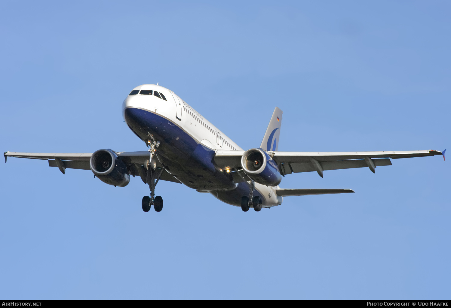 Aircraft Photo of D-ANNJ | Airbus A320-232 | Blue Wings | AirHistory.net #653557