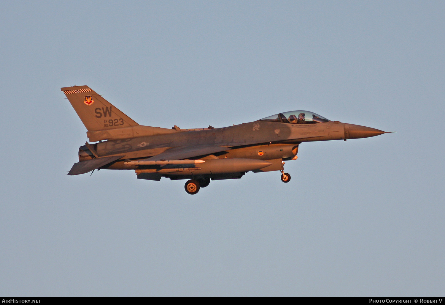 Aircraft Photo of 92-3923 / AF92-923 | Lockheed F-16CM Fighting Falcon | USA - Air Force | AirHistory.net #653576