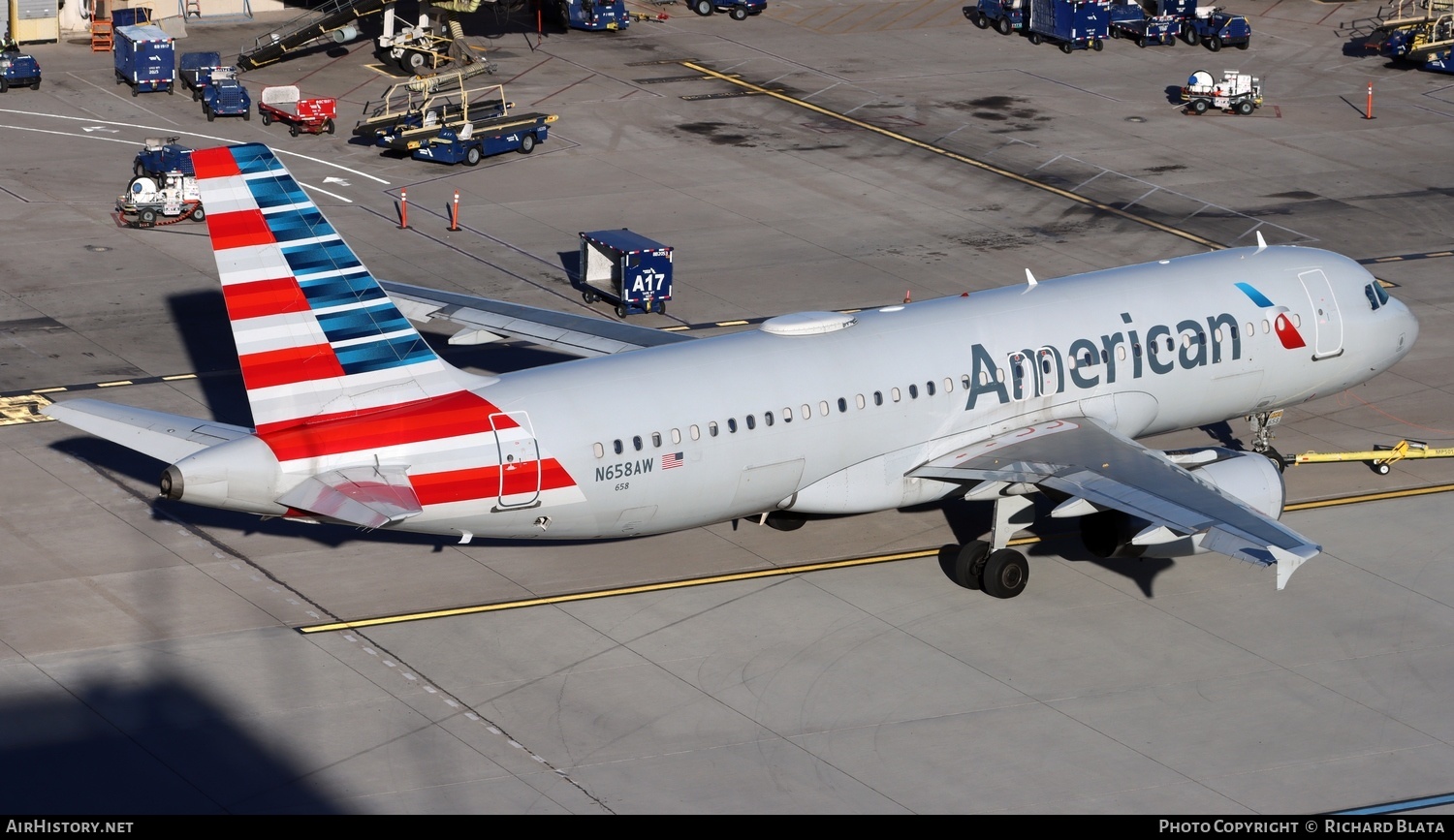 Aircraft Photo of N658AW | Airbus A320-232 | American Airlines | AirHistory.net #653607