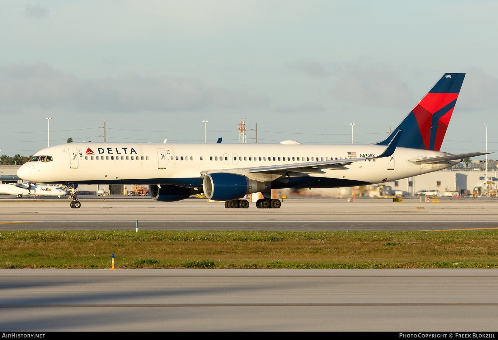 Aircraft Photo of N6705Y | Boeing 757-232 | Delta Air Lines | AirHistory.net #653613
