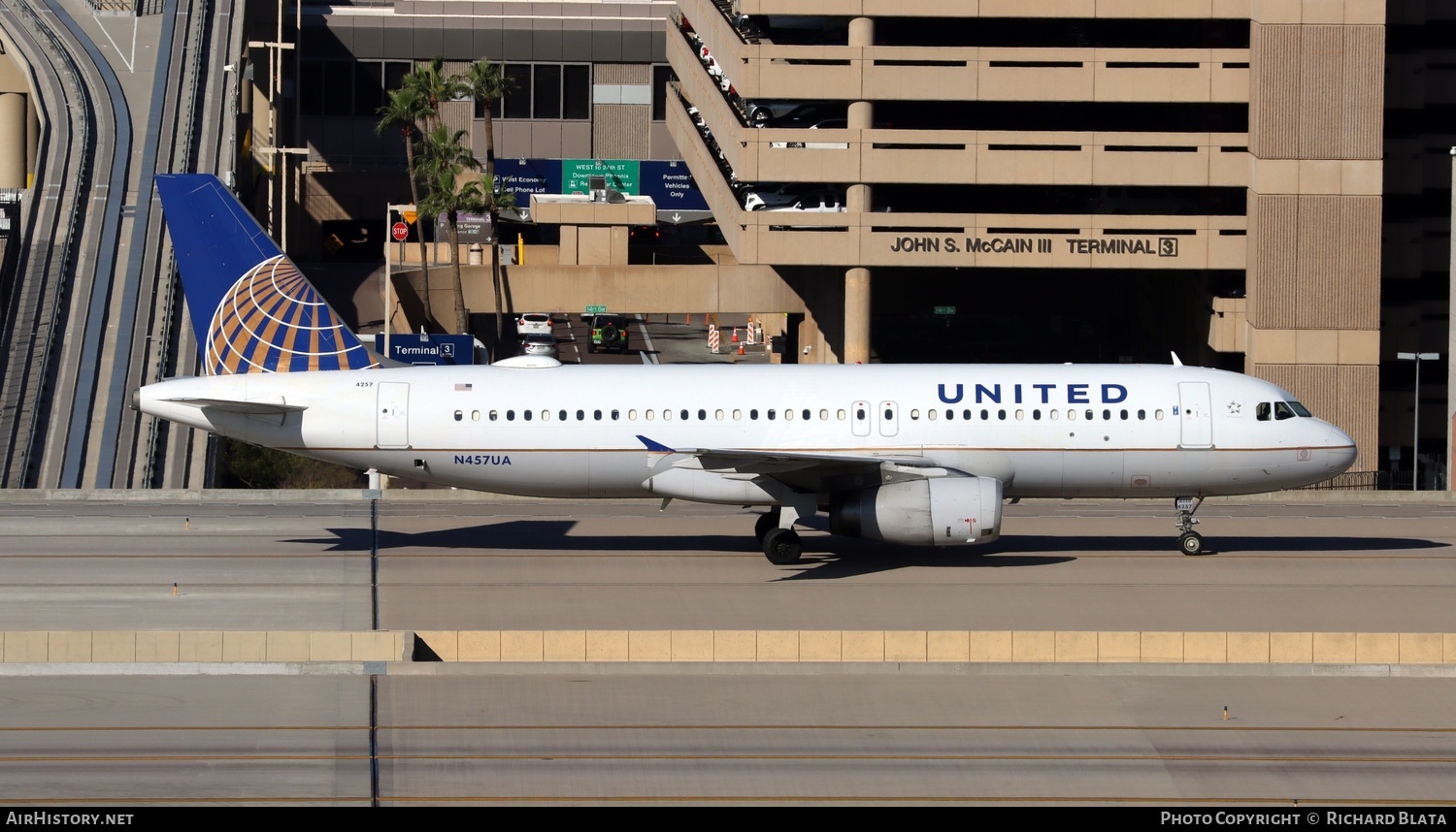 Aircraft Photo of N457UA | Airbus A320-232 | United Airlines | AirHistory.net #653616