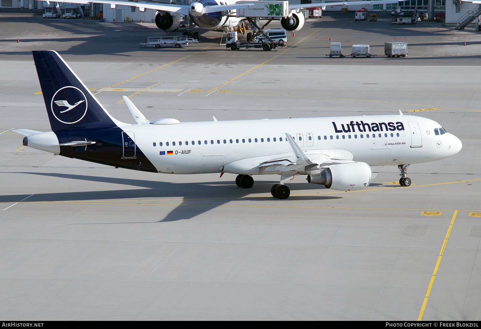 Aircraft Photo of D-AIUF | Airbus A320-214 | Lufthansa | AirHistory.net #653661