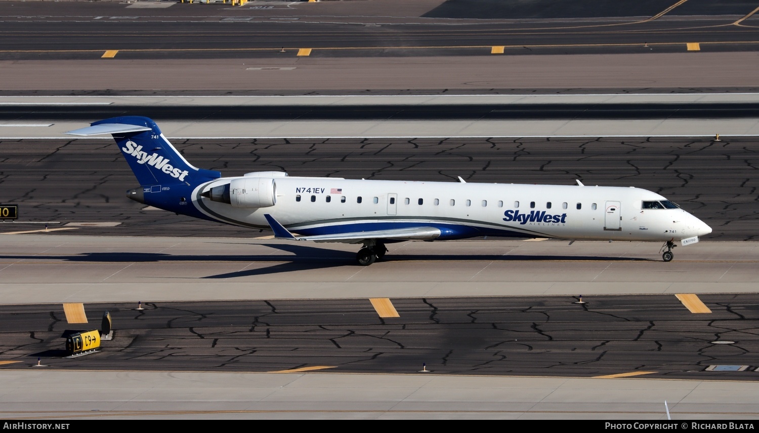 Aircraft Photo of N741EV | Bombardier CRJ-700 (CL-600-2C10) | SkyWest Airlines | AirHistory.net #653673