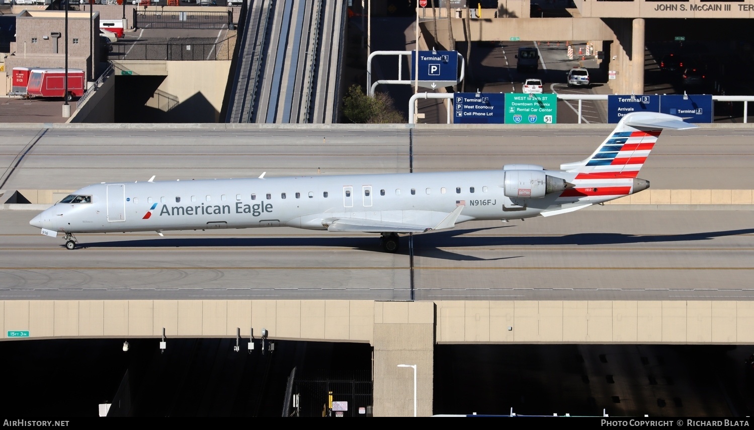Aircraft Photo of N916FJ | Bombardier CRJ-900LR (CL-600-2D24) | American Eagle | AirHistory.net #653676
