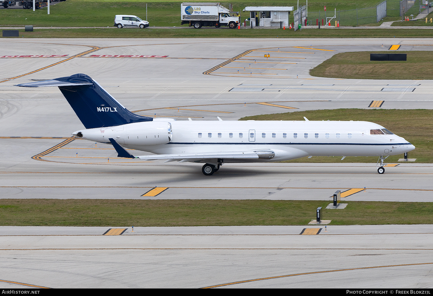 Aircraft Photo of N417LX | Bombardier Global 6000 (BD-700-1A10) | AirHistory.net #653742
