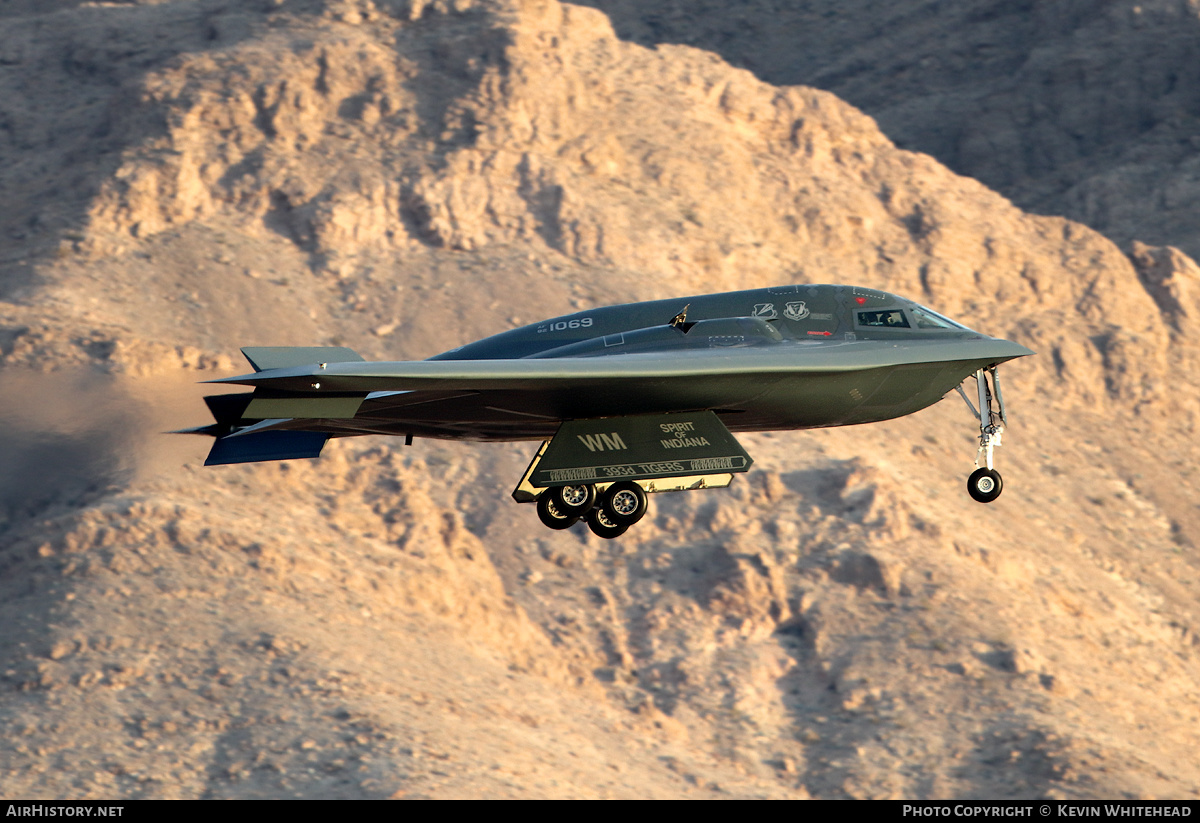 Aircraft Photo of 82-1069 / AF82-1069 | Northrop Grumman B-2A Spirit | USA - Air Force | AirHistory.net #653767