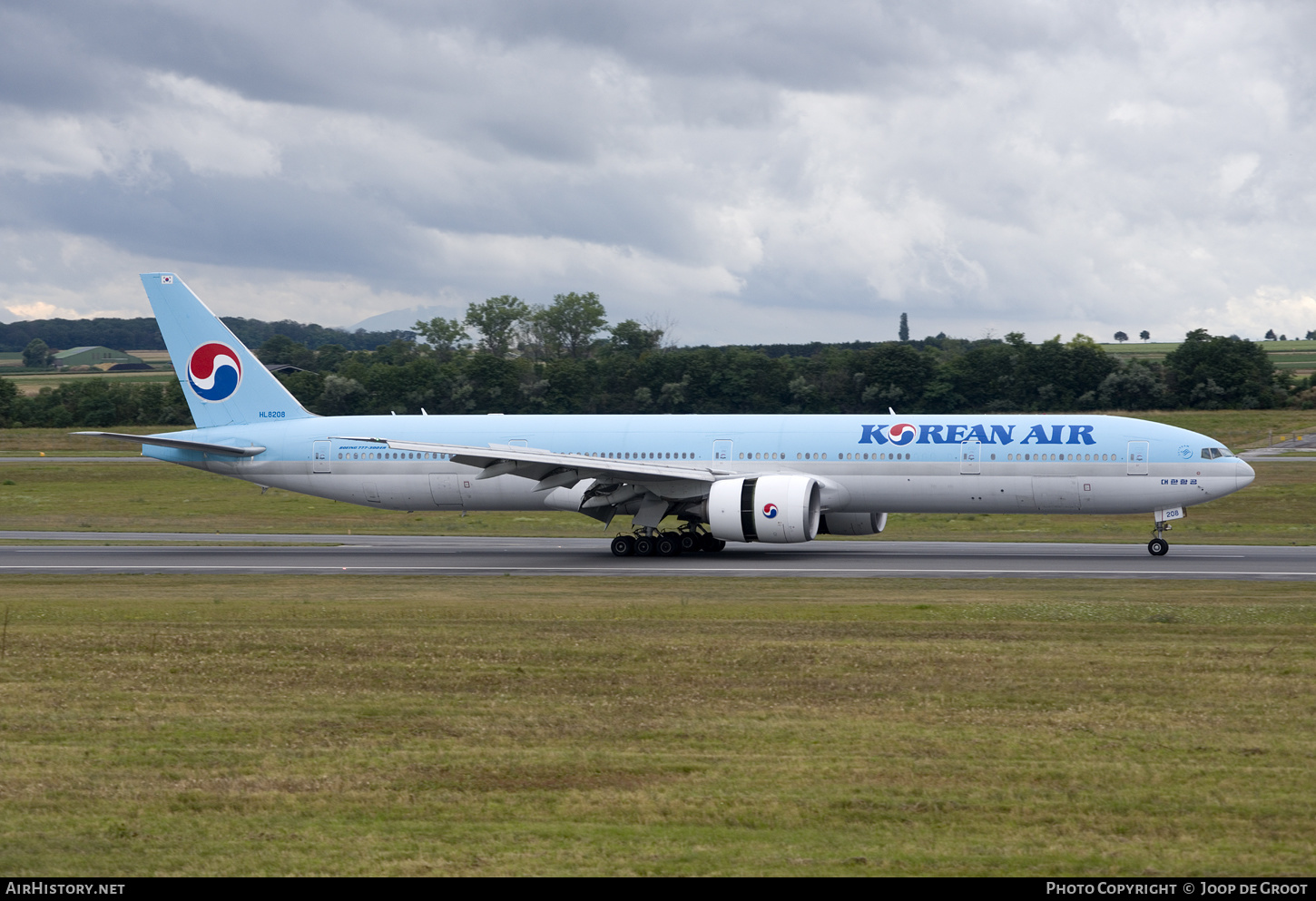 Aircraft Photo of HL8208 | Boeing 777-3B5/ER | Korean Air | AirHistory.net #653828