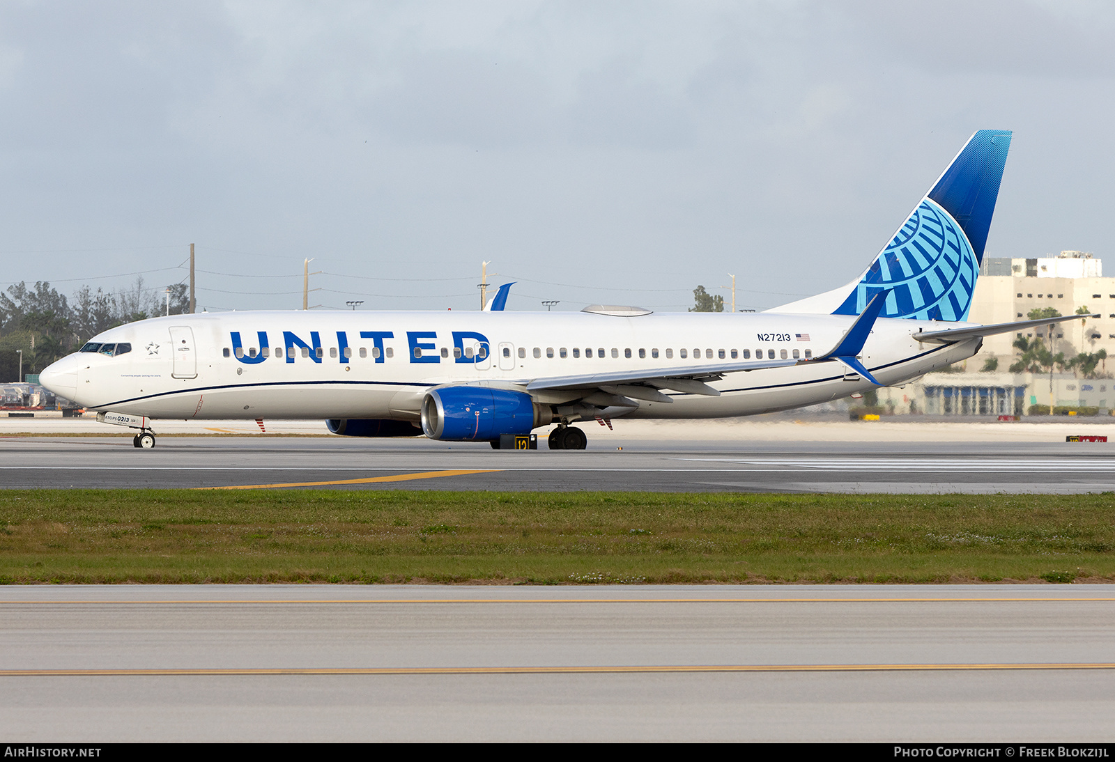 Aircraft Photo of N27213 | Boeing 737-824 | United Airlines | AirHistory.net #653871