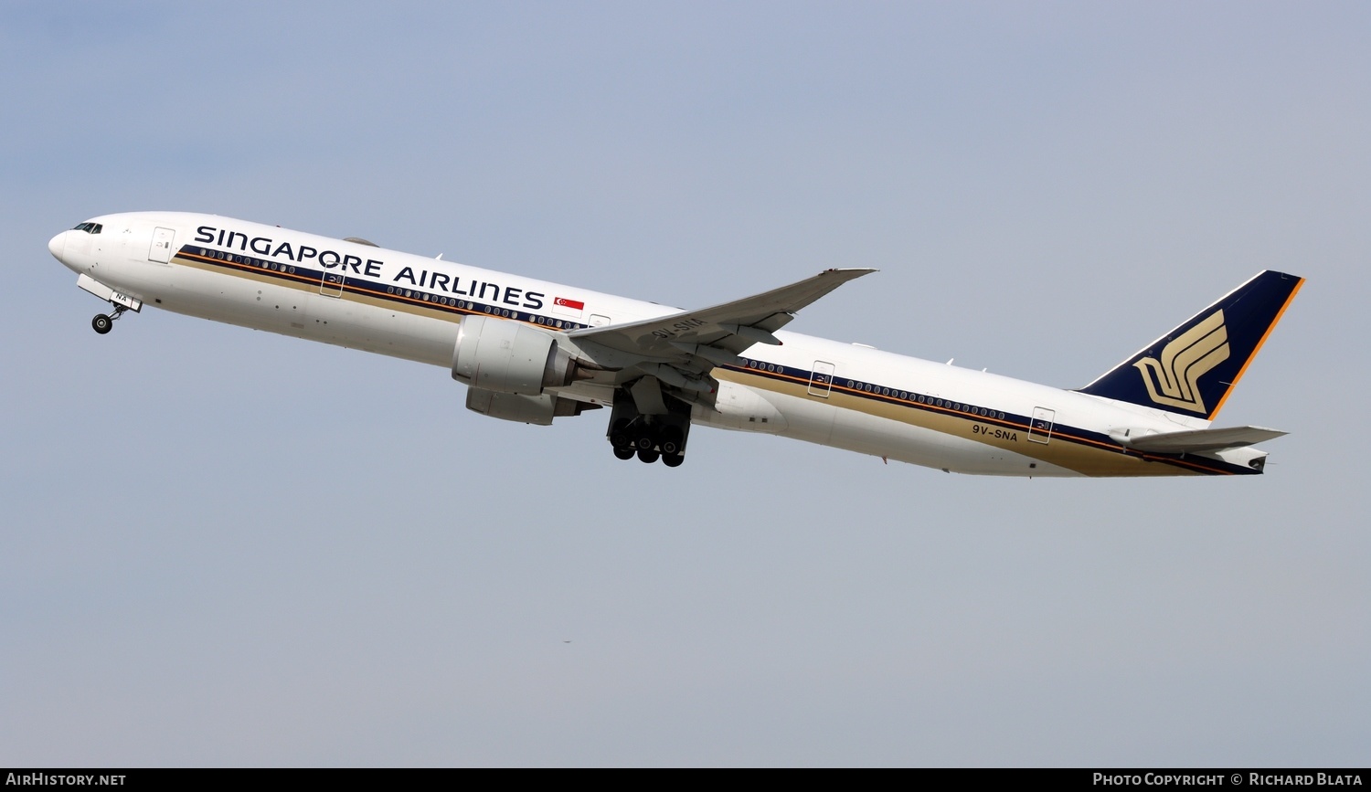 Aircraft Photo of 9V-SNA | Boeing 777-312/ER | Singapore Airlines | AirHistory.net #653984