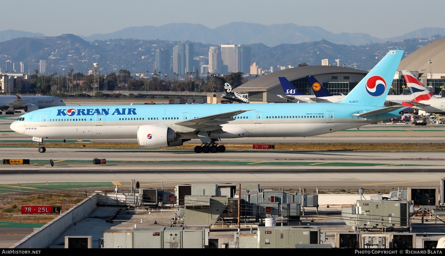 Aircraft Photo of HL8217 | Boeing 777-3B5/ER | Korean Air | AirHistory.net #654005