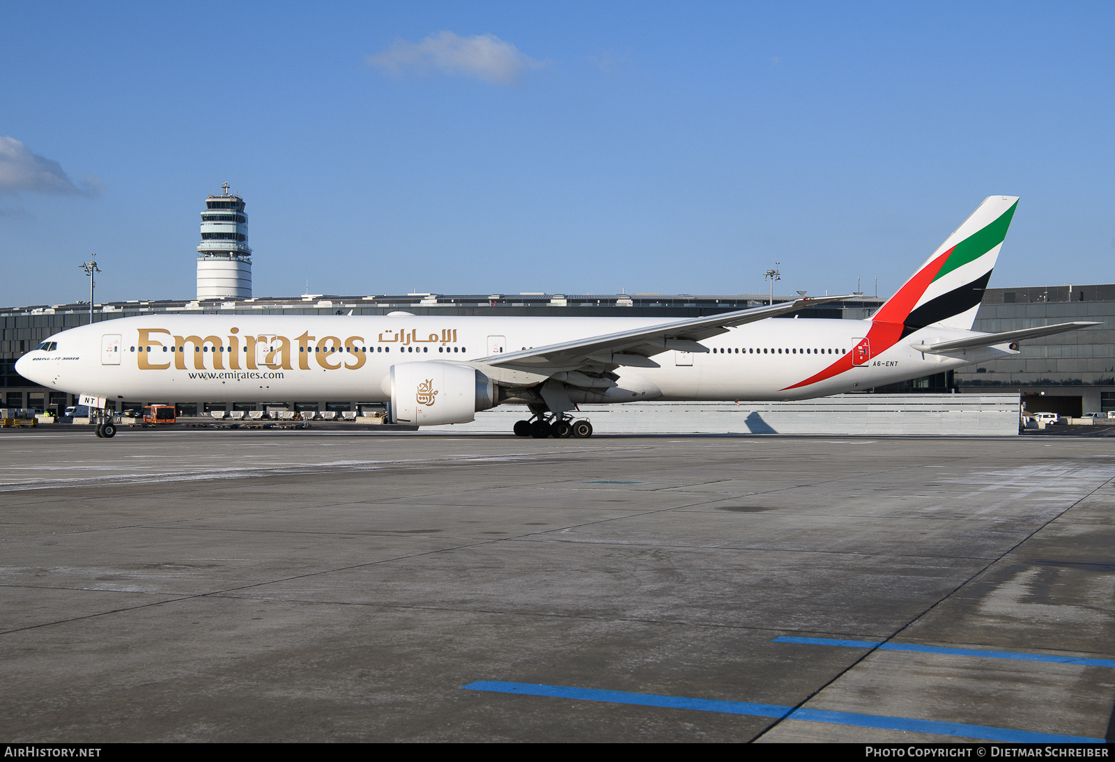 Aircraft Photo of A6-ENT | Boeing 777-31H/ER | Emirates | AirHistory.net #654122
