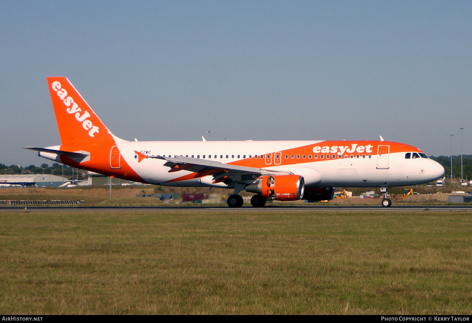 Aircraft Photo of G-EZWC | Airbus A320-214 | EasyJet | AirHistory.net #654240