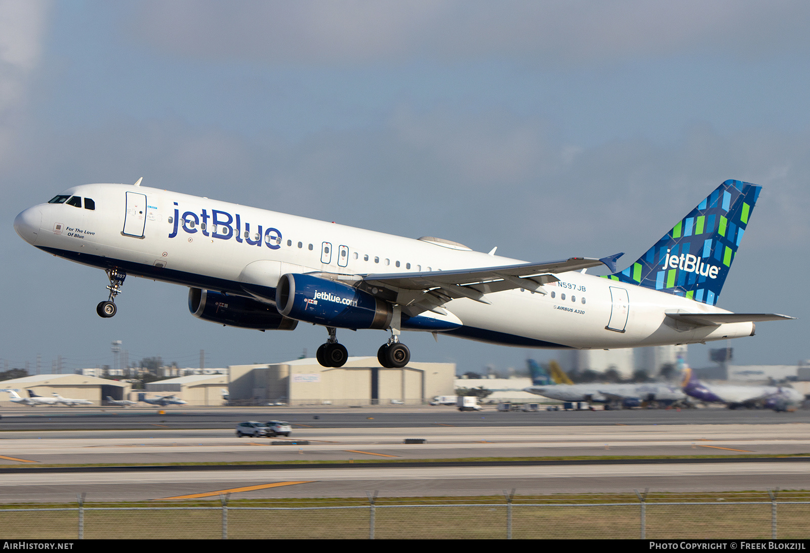 Aircraft Photo of N597JB | Airbus A320-232 | JetBlue Airways | AirHistory.net #654292