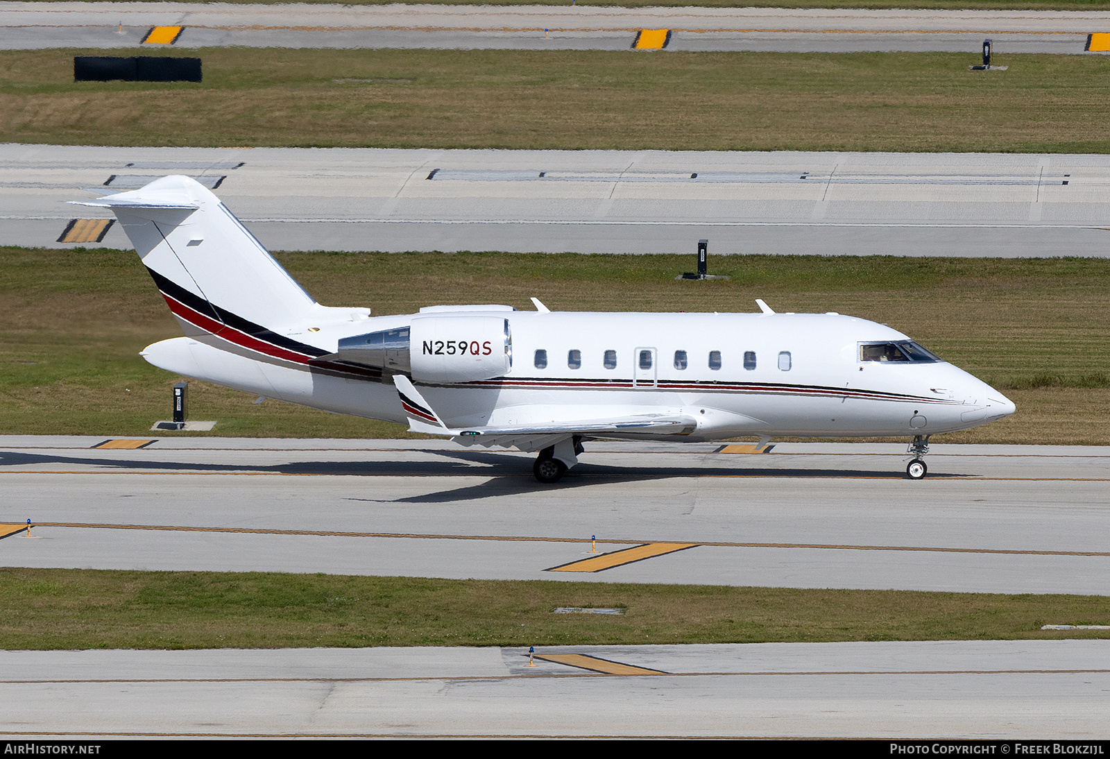 Aircraft Photo of N259QS | Bombardier Challenger 650 (CL-600-2B16) | AirHistory.net #654296