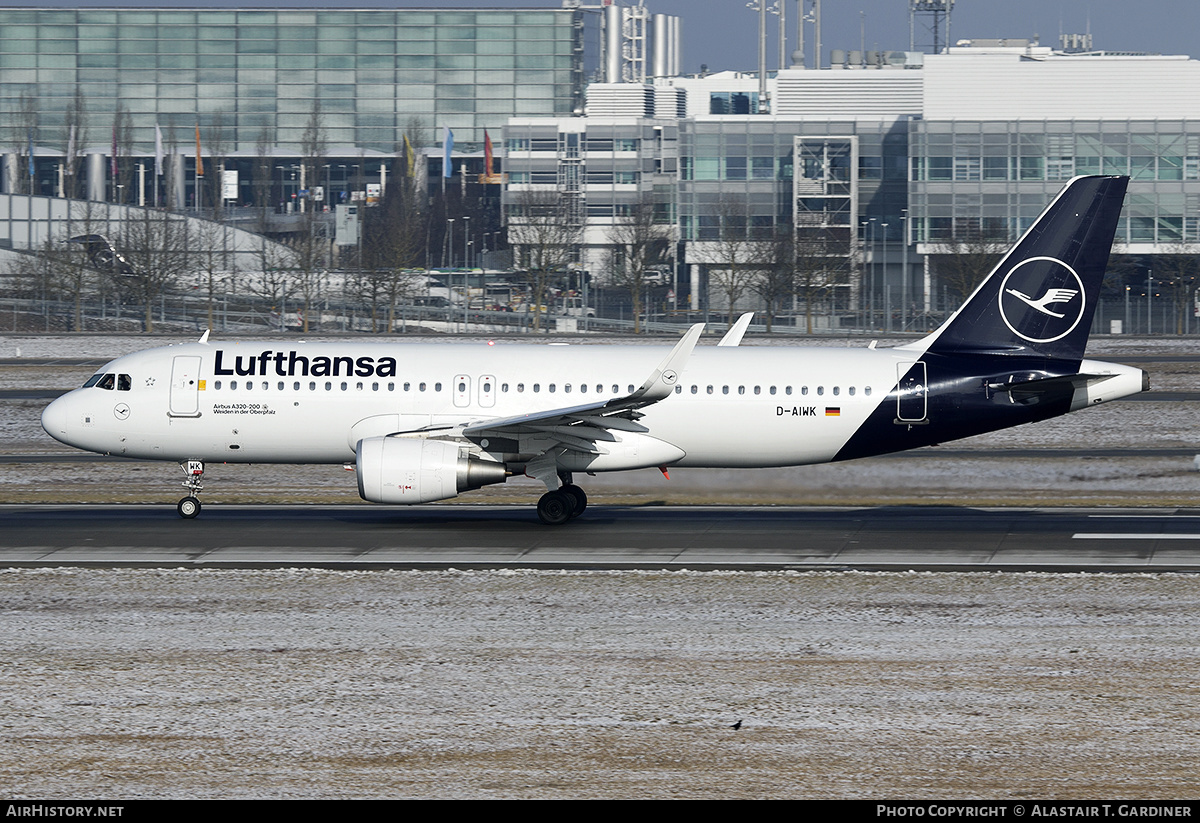 Aircraft Photo of D-AIWK | Airbus A320-214 | Lufthansa | AirHistory.net #654319