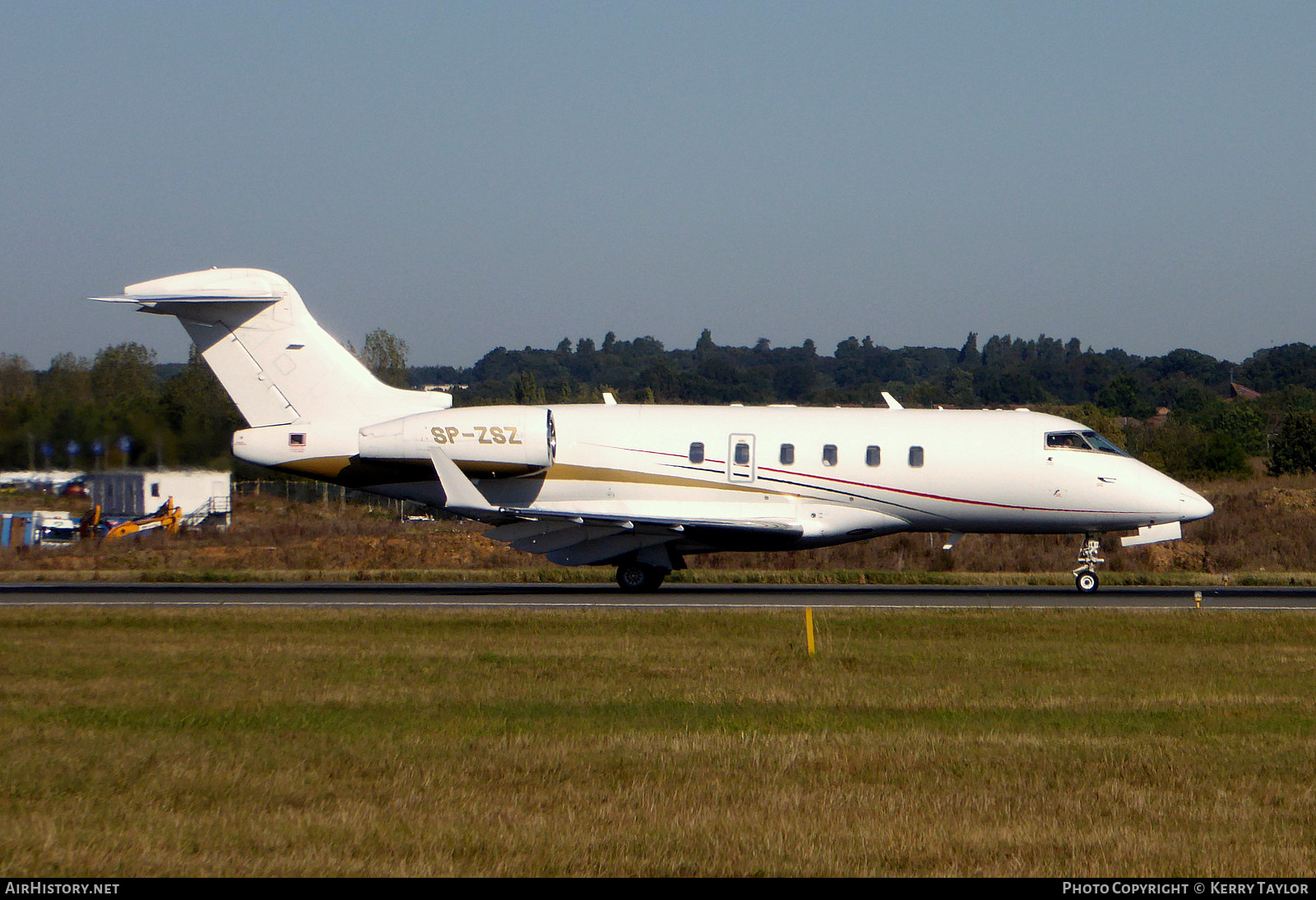 Aircraft Photo of SP-ZSZ | Bombardier Challenger 300 (BD-100-1A10) | AirHistory.net #654421