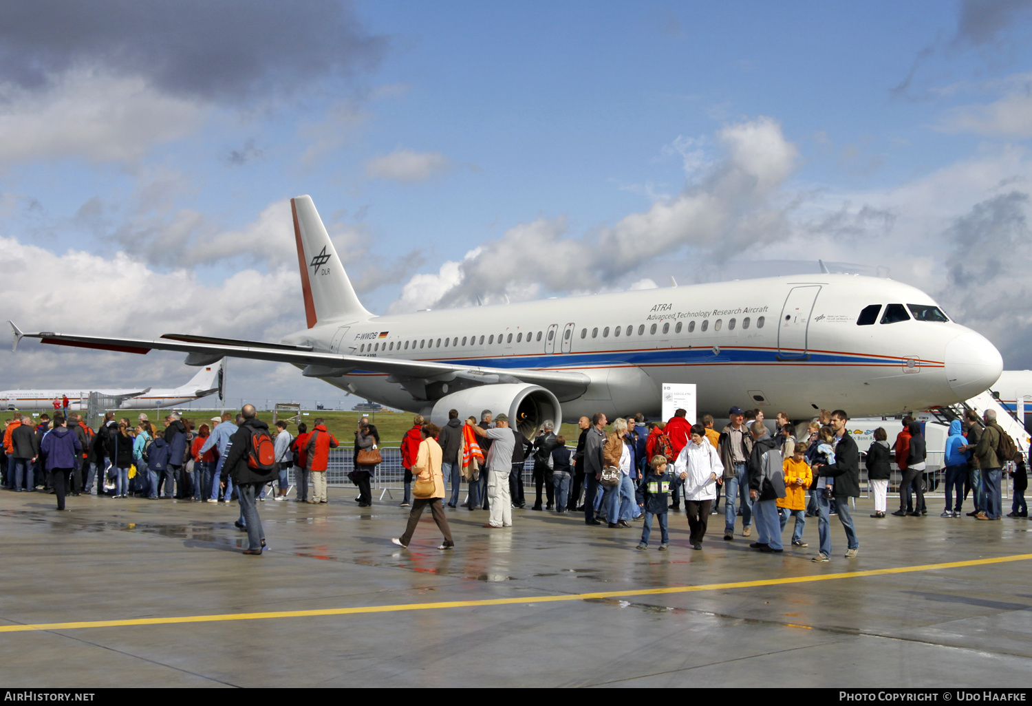 Aircraft Photo of F-WWDB | Airbus A320-232 | DLR - Deutsches Zentrum für Luft- und Raumfahrt | AirHistory.net #654508