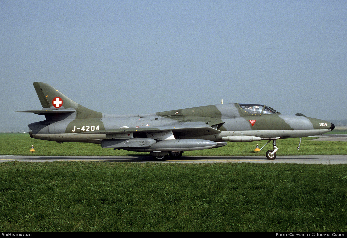 Aircraft Photo of J-4204 | Hawker Hunter T68 | Switzerland - Air Force | AirHistory.net #654752