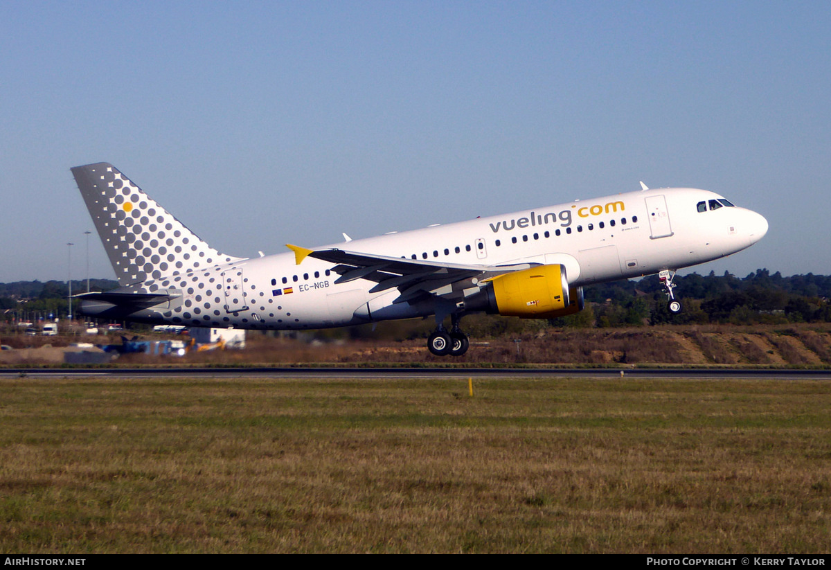 Aircraft Photo of EC-NGB | Airbus A319-111 | Vueling Airlines | AirHistory.net #654780