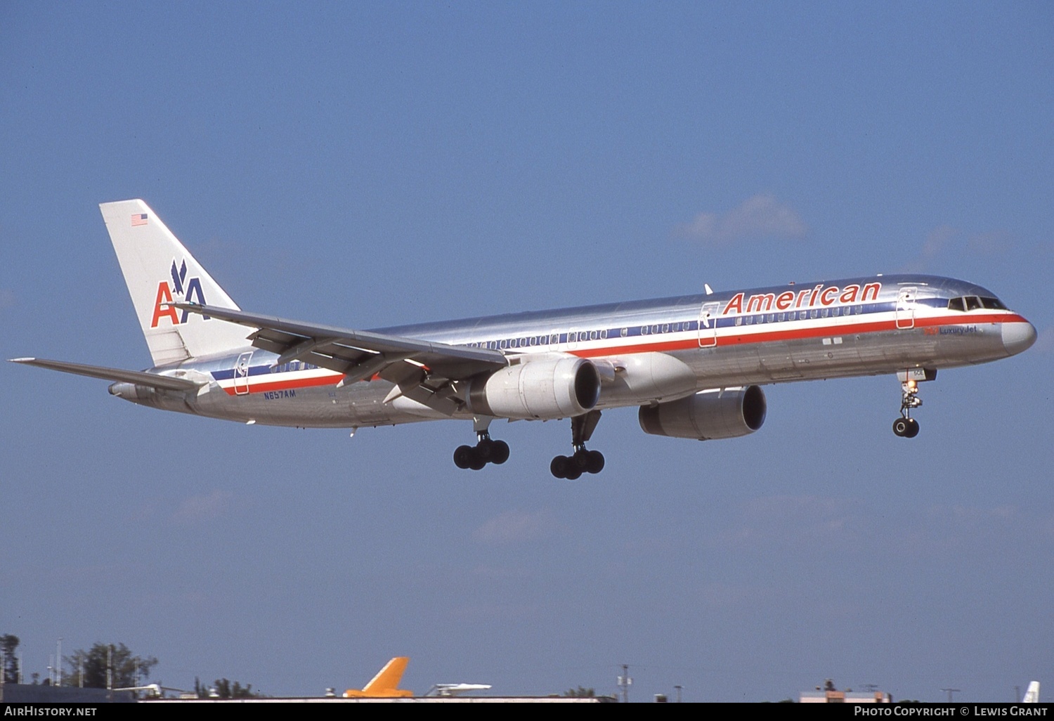 Aircraft Photo of N657AM | Boeing 757-223 | American Airlines | AirHistory.net #654987