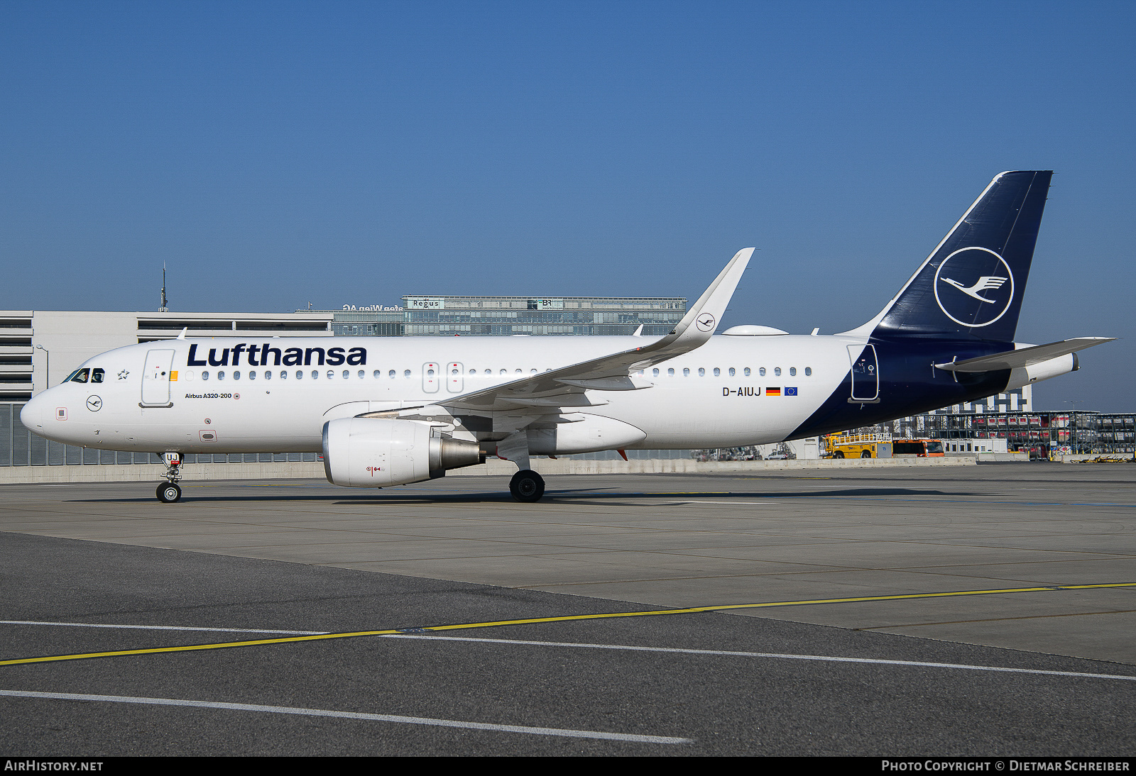 Aircraft Photo of D-AIUJ | Airbus A320-214 | Lufthansa | AirHistory.net #655126