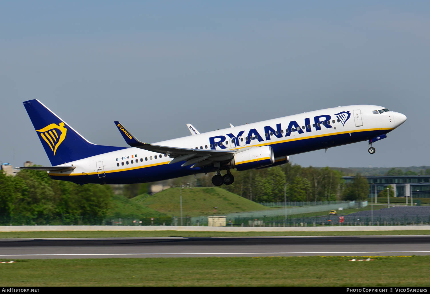 Aircraft Photo of EI-FRH | Boeing 737-8AS | Ryanair | AirHistory.net #655201