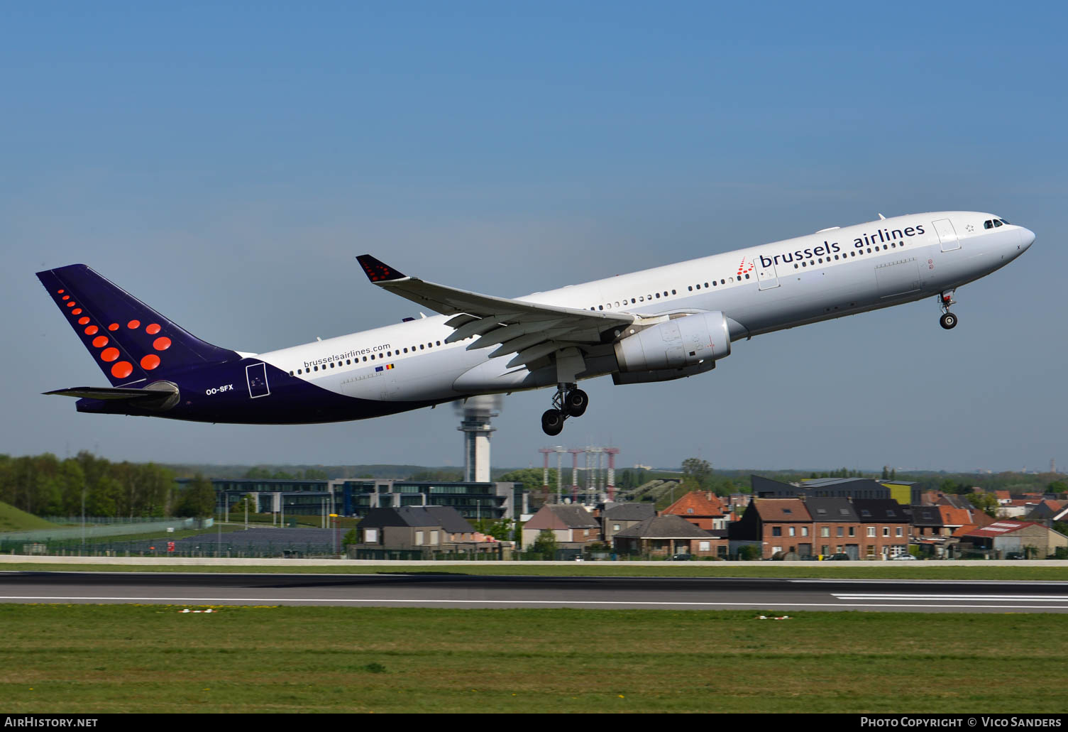 Aircraft Photo of OO-SFX | Airbus A330-343E | Brussels Airlines | AirHistory.net #655215