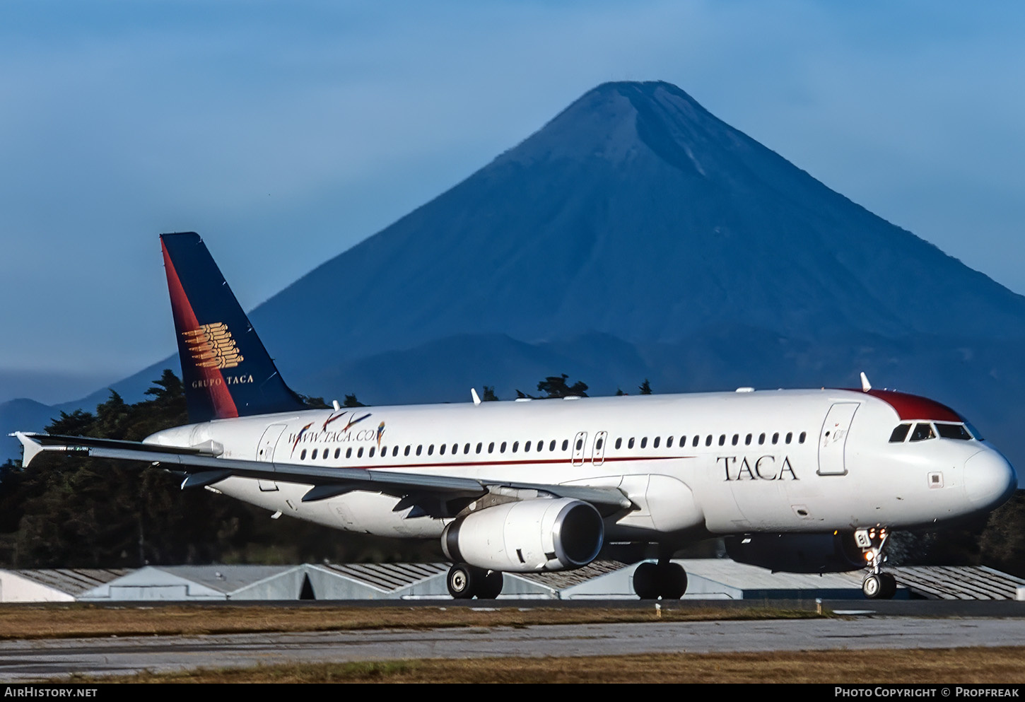 Aircraft Photo of N481TA | Airbus A320-233 | TACA - Transportes Aéreos Centro Americanos | AirHistory.net #655246