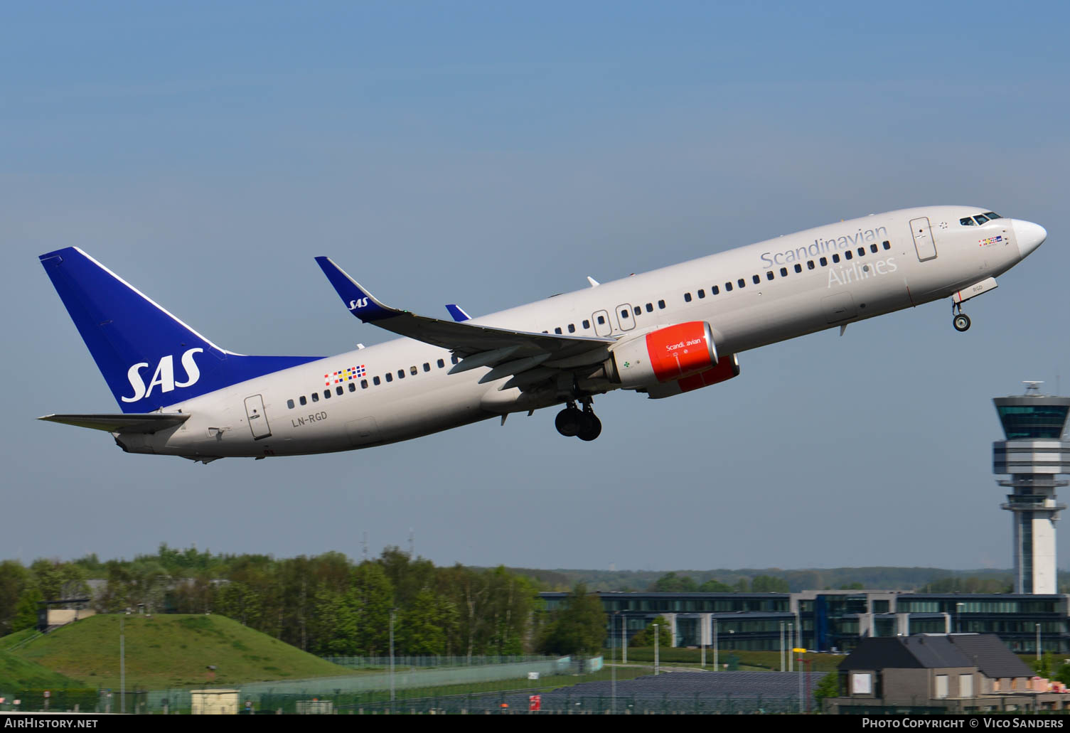 Aircraft Photo of LN-RGD | Boeing 737-86N | Scandinavian Airlines - SAS | AirHistory.net #655255