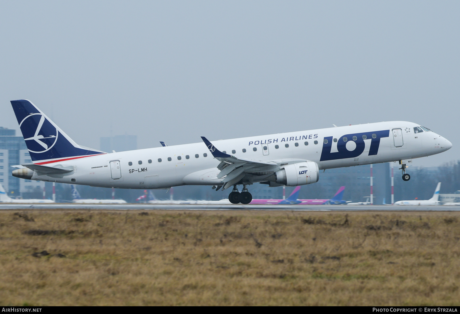 Aircraft Photo of SP-LMH | Embraer 190LR (ERJ-190-100LR) | LOT Polish Airlines - Polskie Linie Lotnicze | AirHistory.net #655365