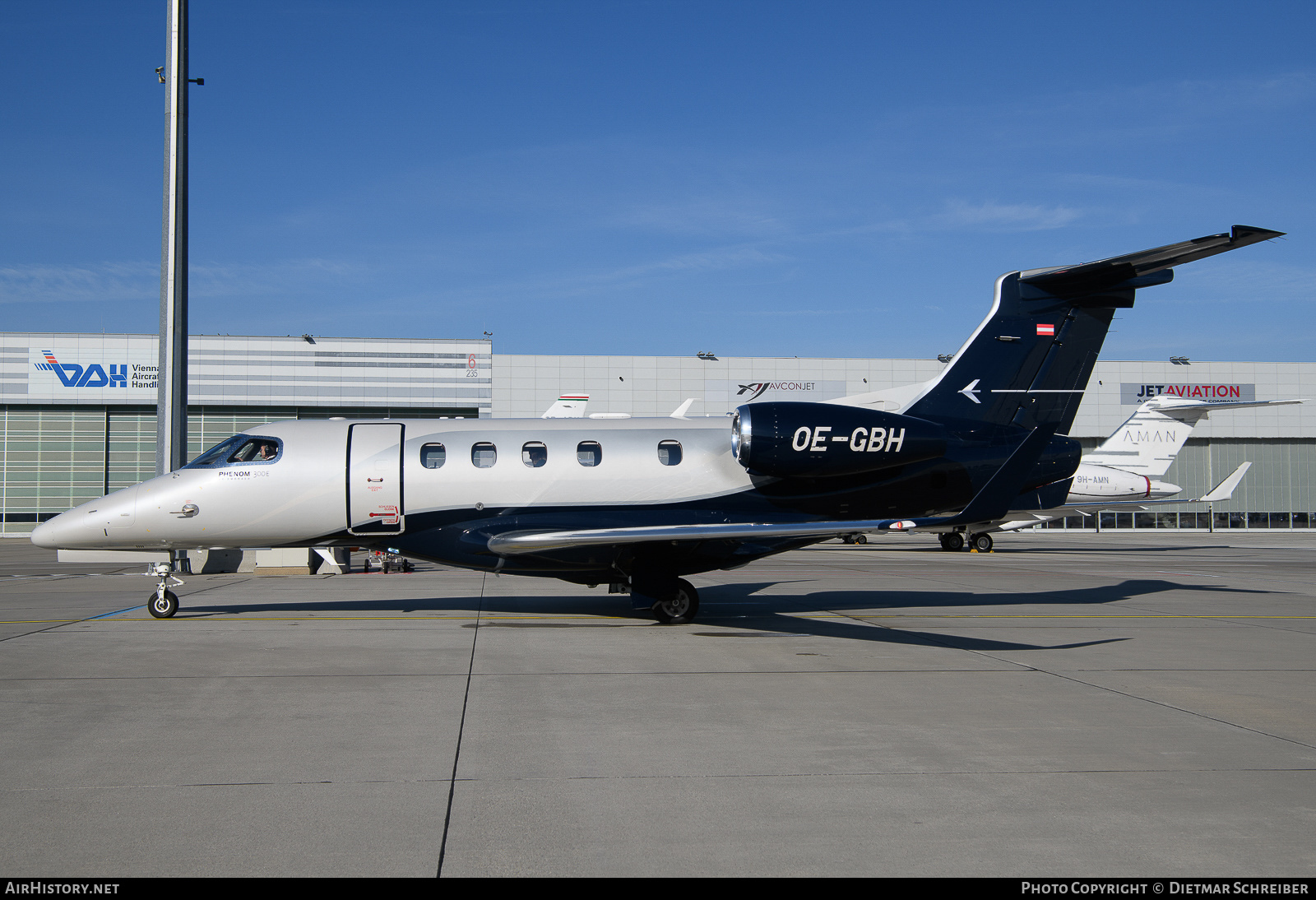 Aircraft Photo of OE-GBH | Embraer EMB-505 Phenom 300 | AirHistory.net #655440